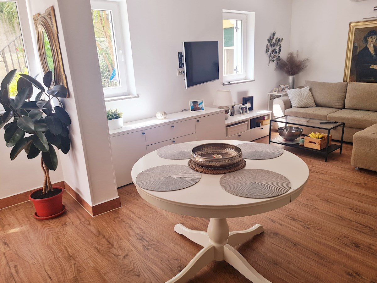 OPATIJA, MOŠĆENIČKA DRAGA - Appartamento e monolocale con ampia terrazza e 2 posti auto