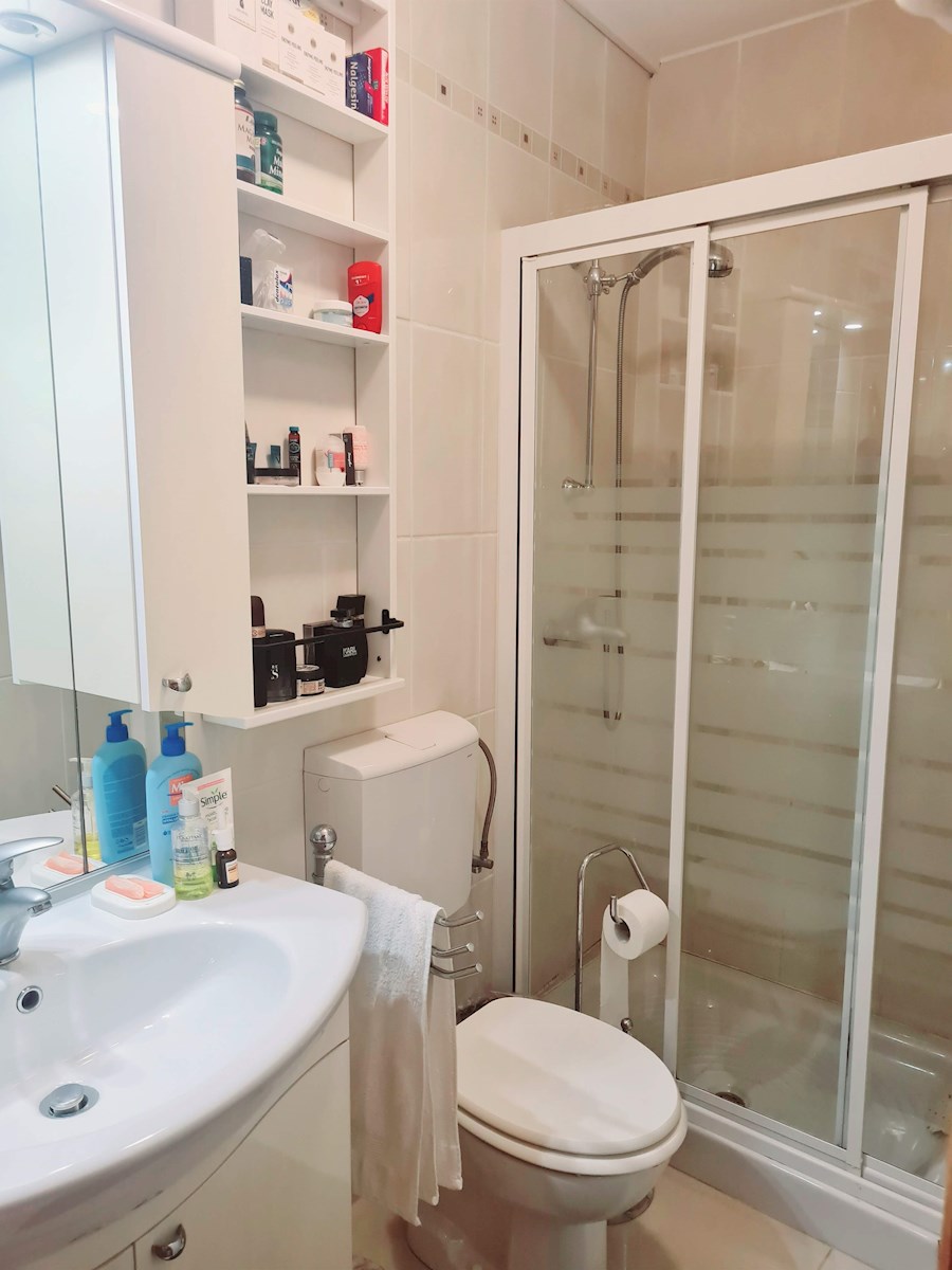 OPATIJA, MOŠĆENIČKA DRAGA - Appartamento e monolocale con ampia terrazza e 2 posti auto