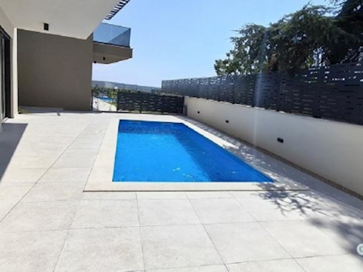 Istria, Tar vendiamo un appartamento su due piani con piscina, 3 camere da letto...