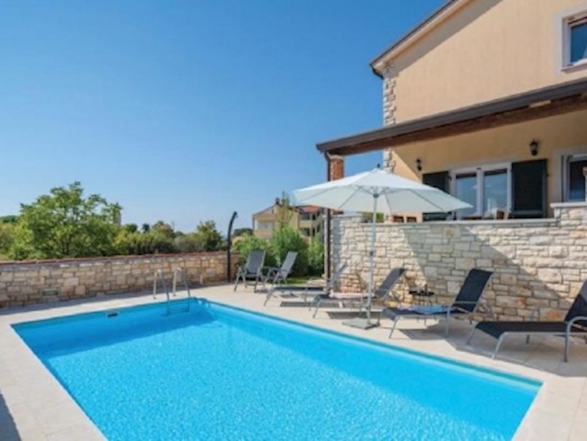 Istria, Umag, Lovrečica. casa bifamiliare di 170 m2 vista mare, con 3 camere da letto e piscina esterna