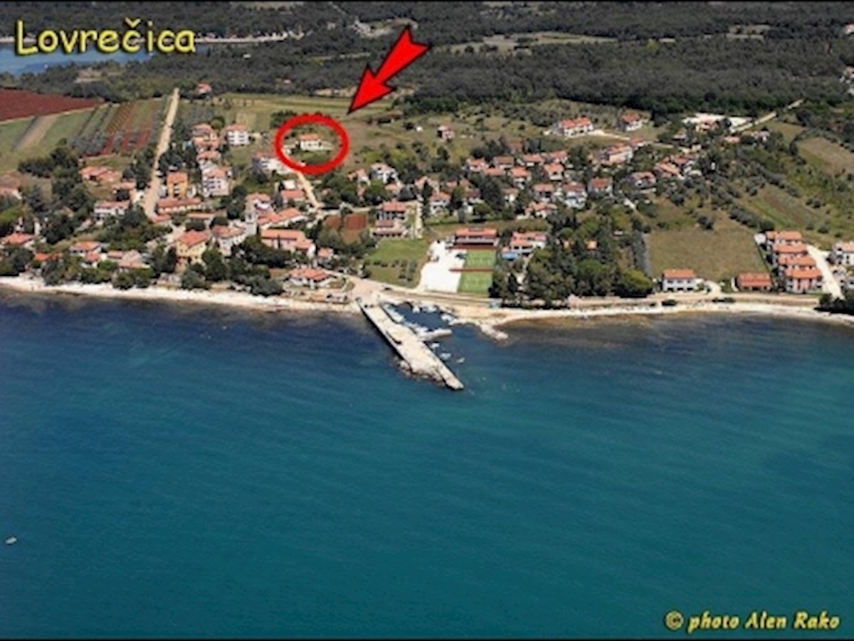 Istria, Umag, Lovrečica. casa bifamiliare di 170 m2 vista mare, con 3 camere da letto e piscina esterna