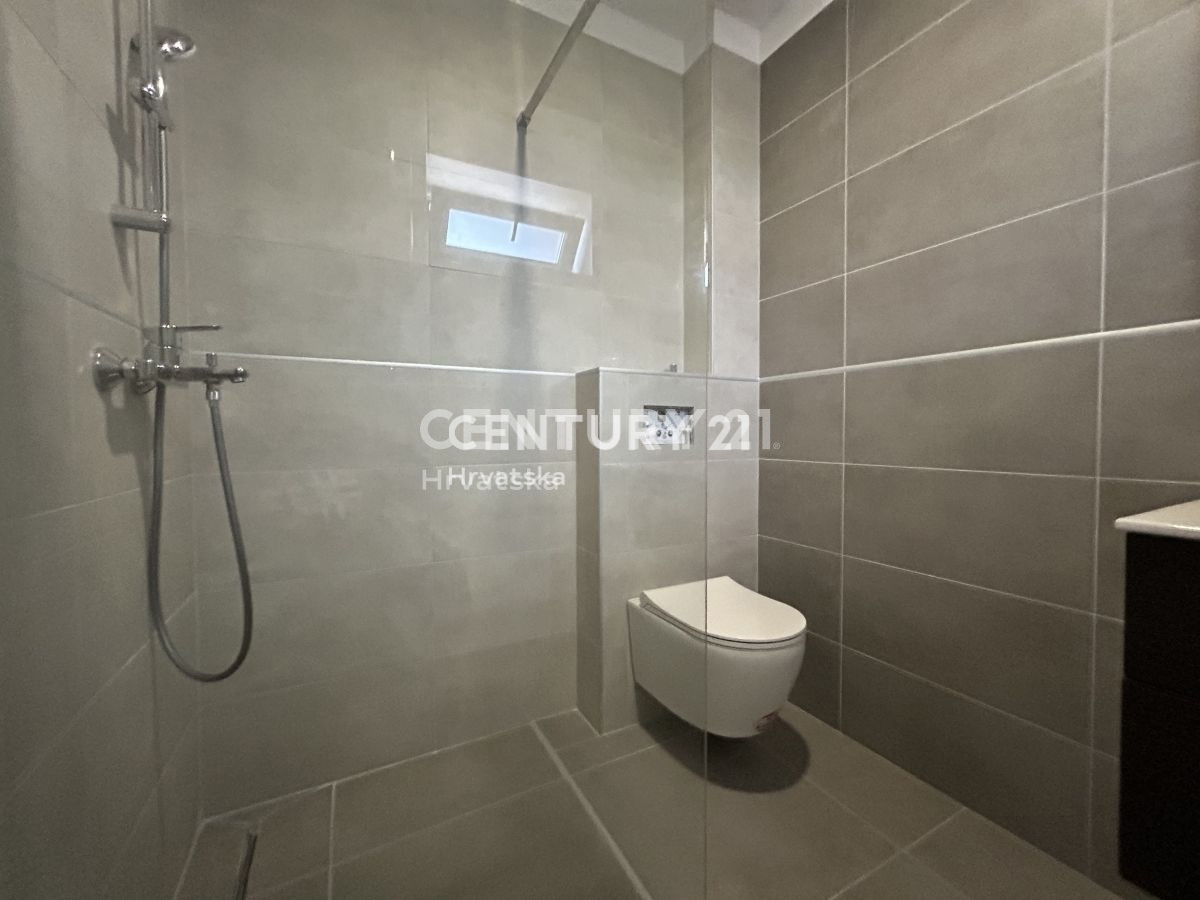 Vendita, Appartamento, 2,5 locali (2S+DB), Provincia di Istria, Umag