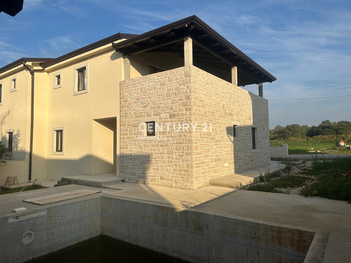 POREČ, VENDESI DOPPIA VILLA, NUOVA COSTRUZIONE CON PISCINA