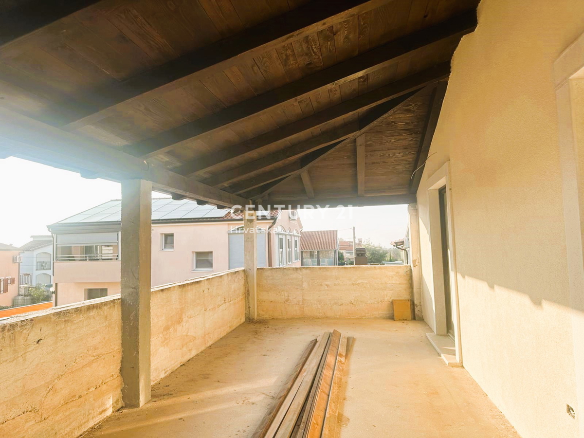 POREČ, VENDESI DOPPIA VILLA, NUOVA COSTRUZIONE CON PISCINA