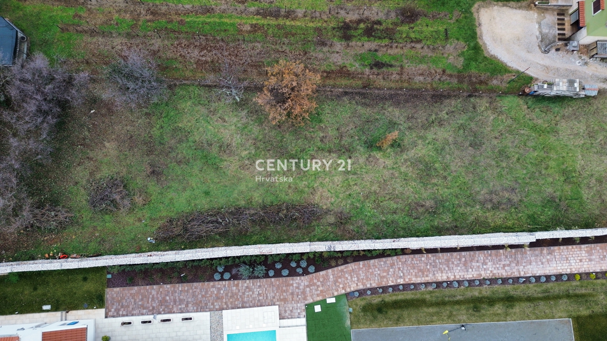 BARBAN, TERRENO EDIFICABILE VICINO A TUTTI I SERVIZI NECESSARI PER LA VITA