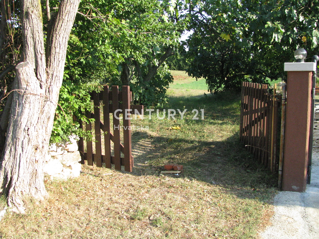 BARBAN, TERRENO EDIFICABILE VICINO A TUTTI I SERVIZI NECESSARI PER LA VITA