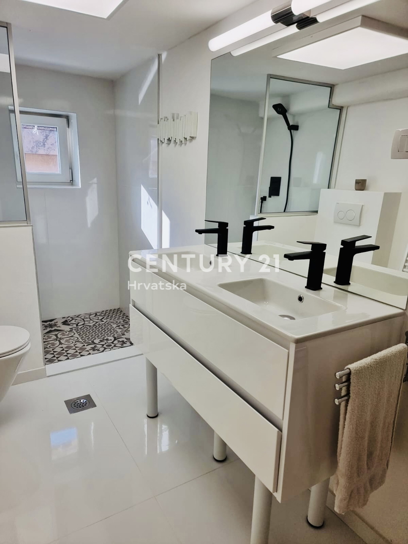 BUJE, CENTRO, APPARTAMENTO ECCELLENTE E COMPLETAMENTE RISTRUTTURATO