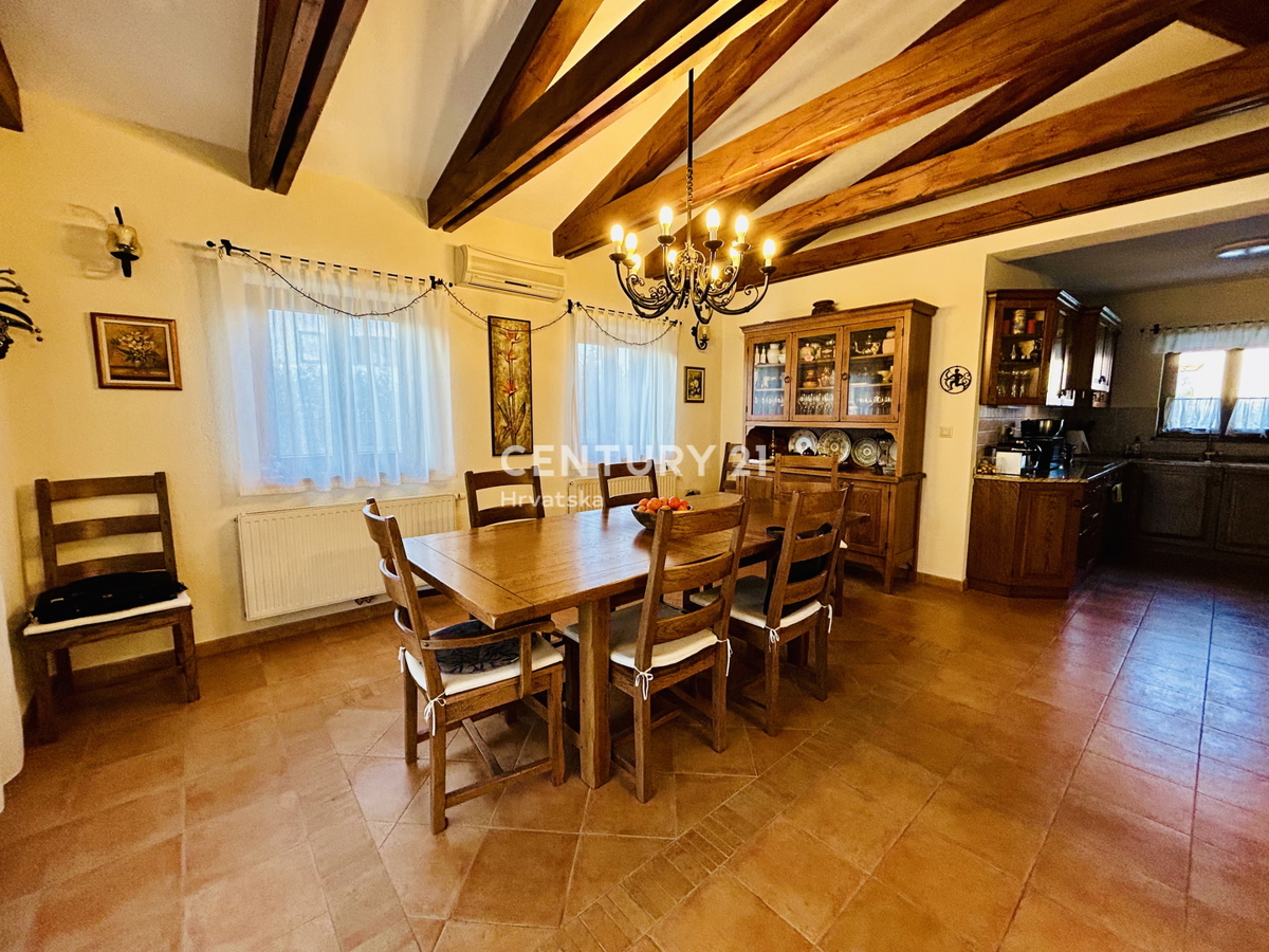 UMAG, DINTORNI, VILLA FAMILIARE A SOLI 400 METRI DALLA SPIAGGIA CON VISTA MARE