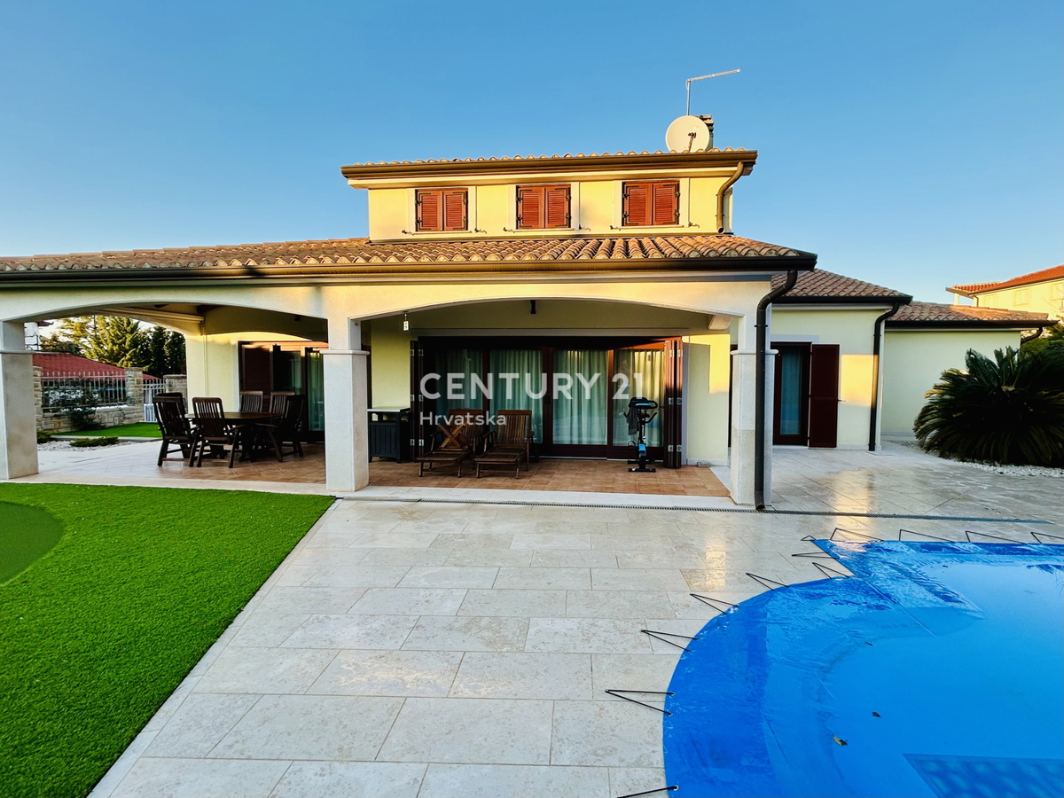 UMAG, DINTORNI, VILLA FAMILIARE A SOLI 400 METRI DALLA SPIAGGIA CON VISTA MARE