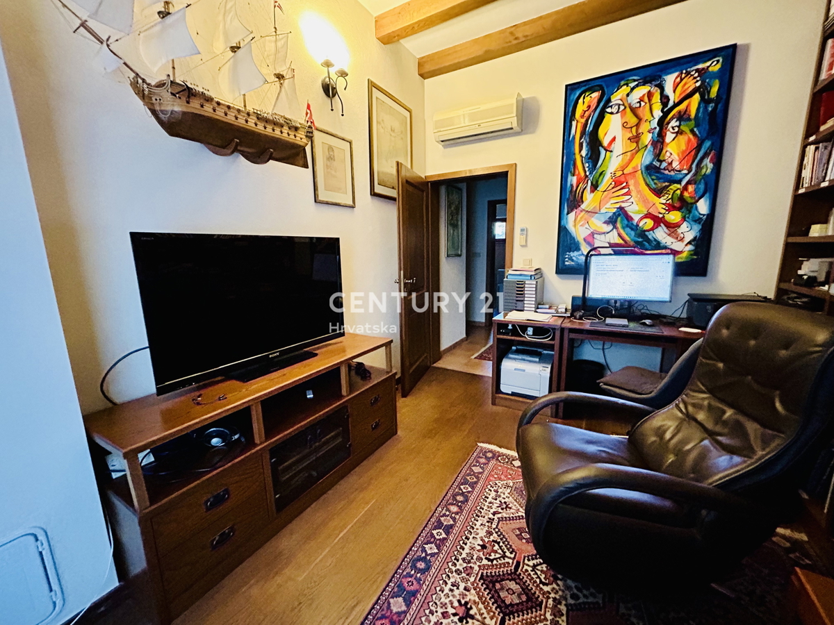 UMAG, DINTORNI, VILLA FAMILIARE A SOLI 400 METRI DALLA SPIAGGIA CON VISTA MARE