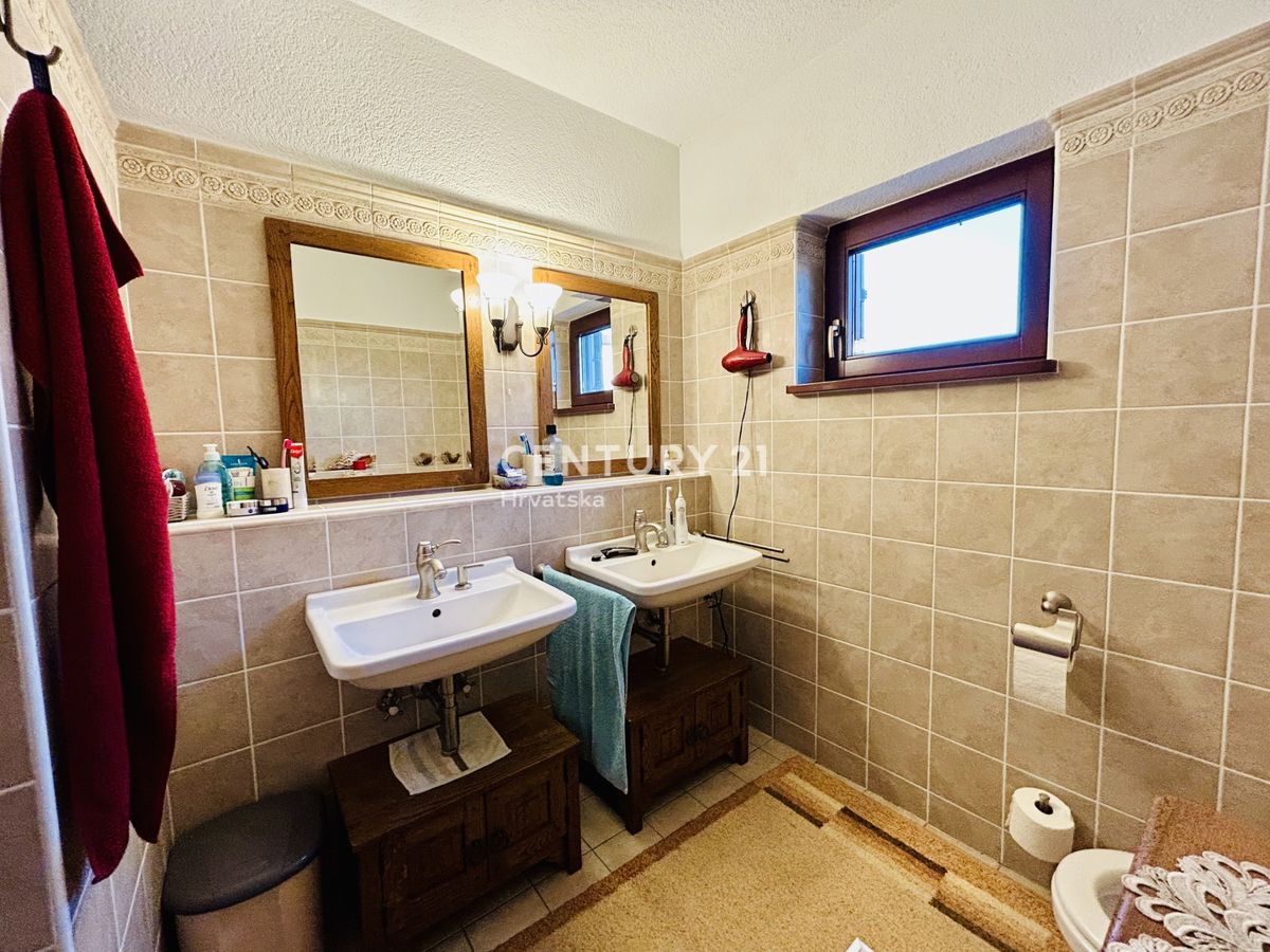 UMAG, DINTORNI, VILLA FAMILIARE A SOLI 400 METRI DALLA SPIAGGIA CON VISTA MARE