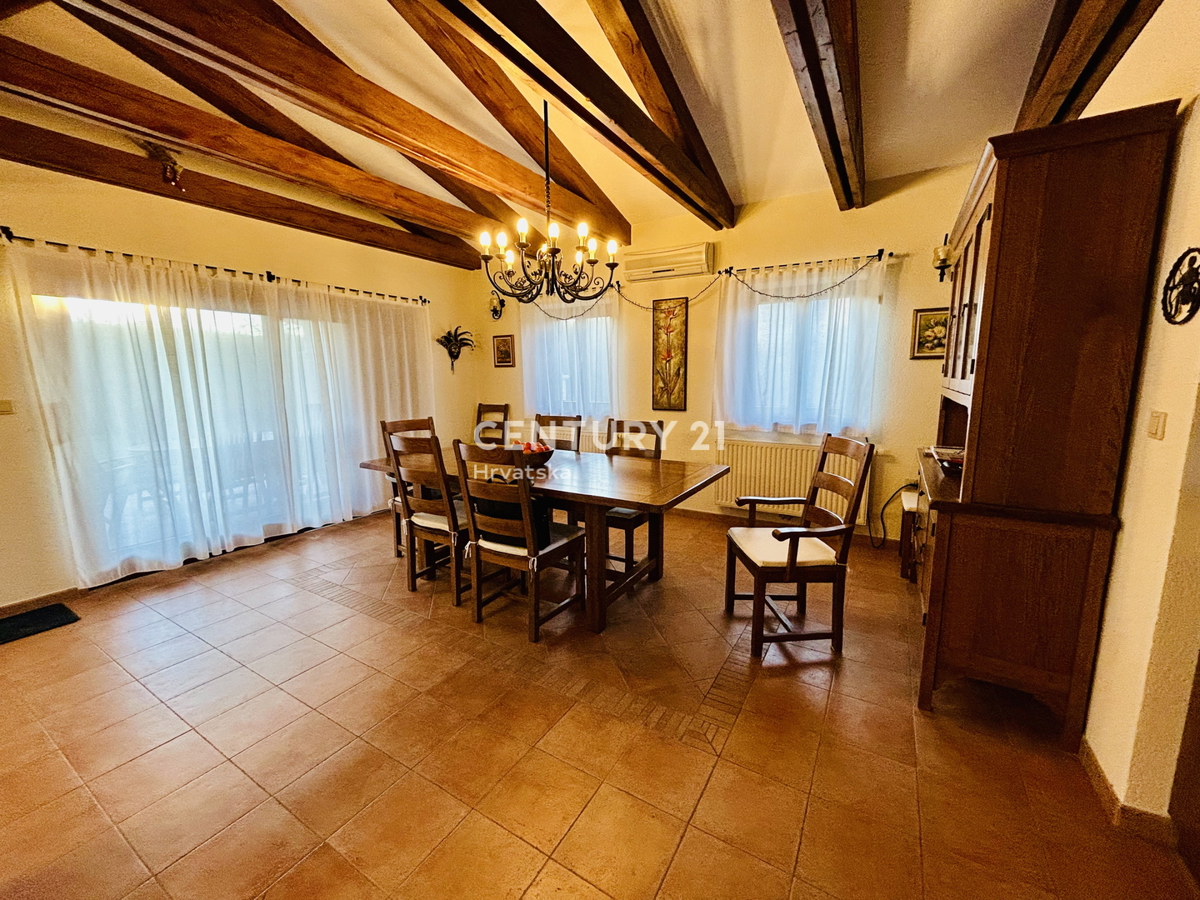 UMAG, DINTORNI, VILLA FAMILIARE A SOLI 400 METRI DALLA SPIAGGIA CON VISTA MARE