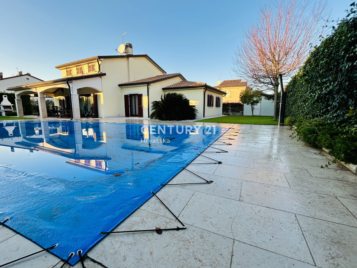 UMAG, DINTORNI, VILLA FAMILIARE A SOLI 400 METRI DALLA SPIAGGIA CON VISTA MARE