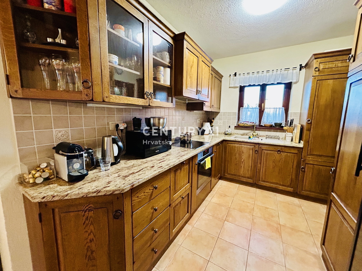 UMAG, DINTORNI, VILLA FAMILIARE A SOLI 400 METRI DALLA SPIAGGIA CON VISTA MARE