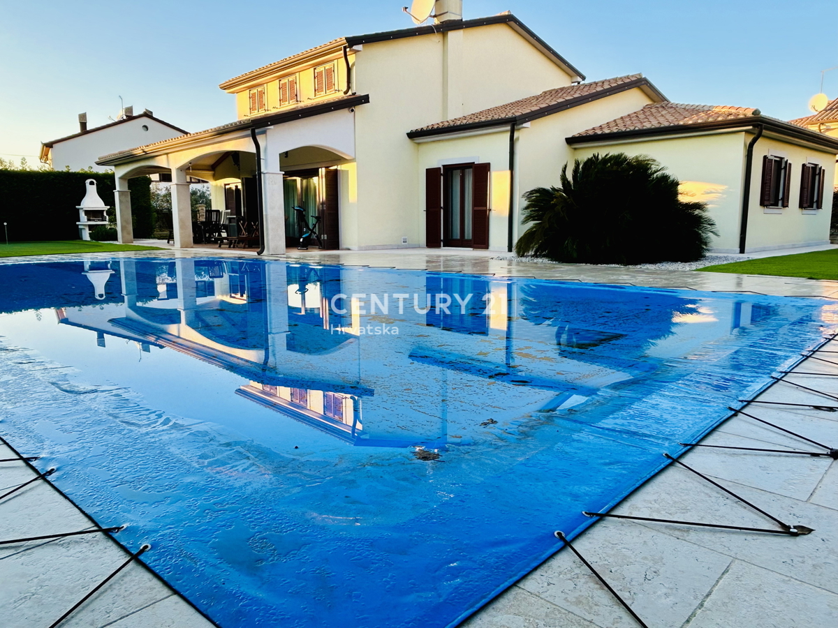 UMAG, DINTORNI, VILLA FAMILIARE A SOLI 400 METRI DALLA SPIAGGIA CON VISTA MARE