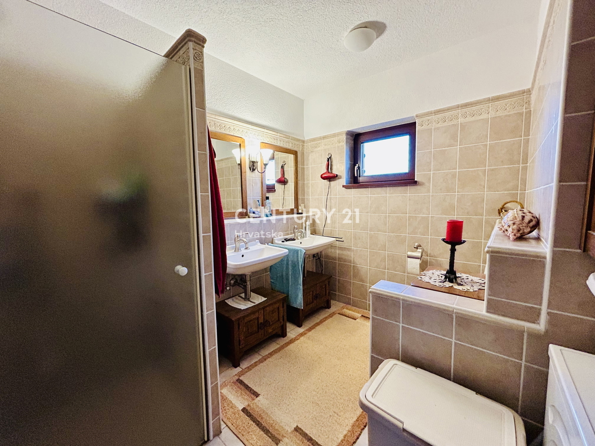 UMAG, DINTORNI, VILLA FAMILIARE A SOLI 400 METRI DALLA SPIAGGIA CON VISTA MARE