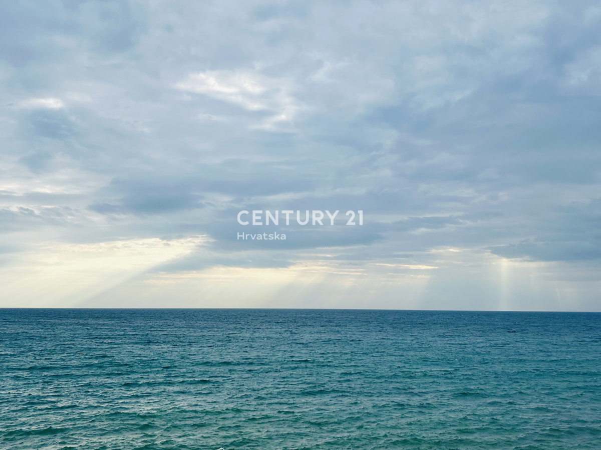 UMAG, CENTRO, LOCALE COMMERCIALE NEL CUORE DELLA CITTÀ