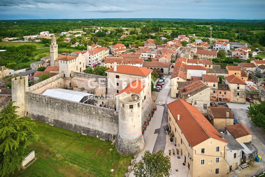 SVETVINČENAT, APPARTAMENTO QUADRILOCALE IN CENTRO CITTÀ, COMPLETAMENTE RISTRUTTURATO E ARREDATO