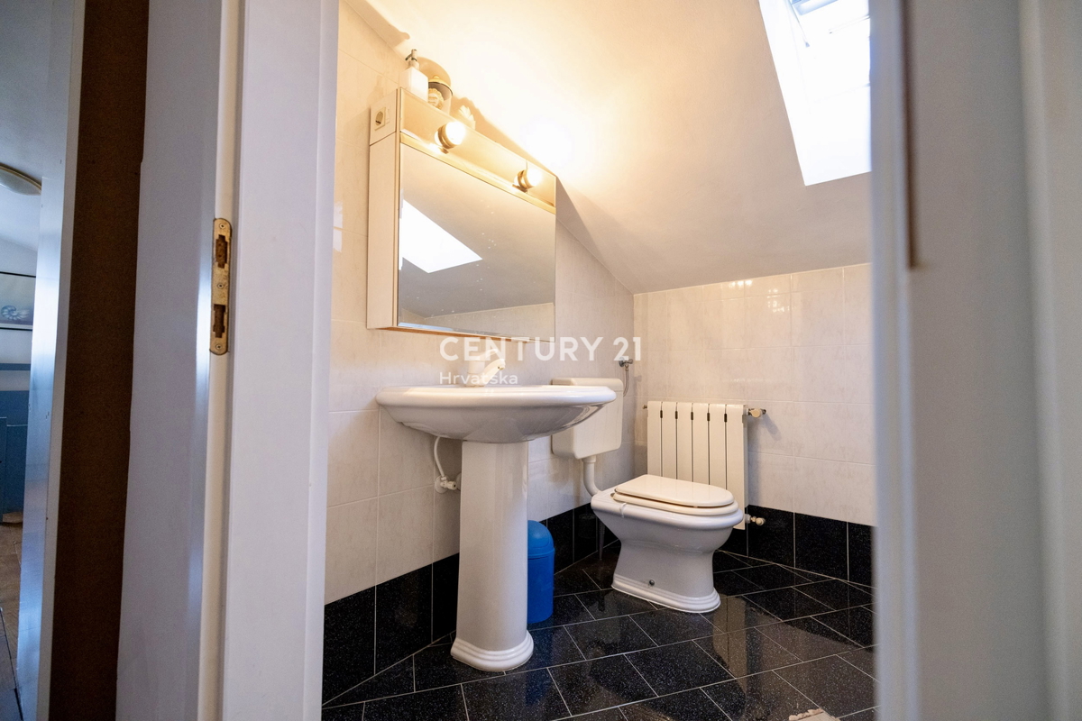 BRTONIGLA, RISTRUTTURATA CASA ISTRIANA