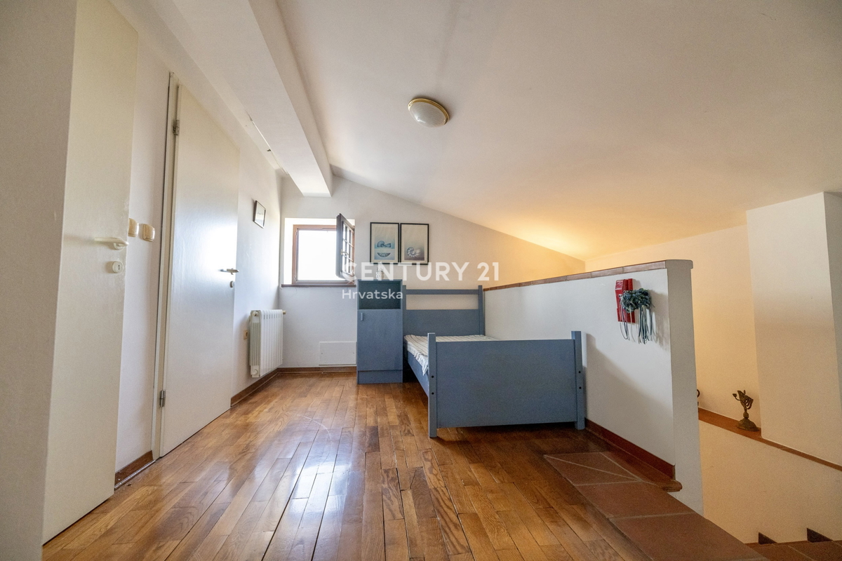 BRTONIGLA, RISTRUTTURATA CASA ISTRIANA