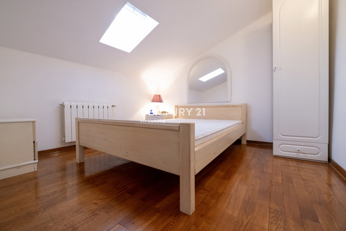 BRTONIGLA, RISTRUTTURATA CASA ISTRIANA