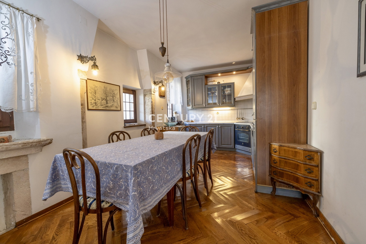 BRTONIGLA, RISTRUTTURATA CASA ISTRIANA