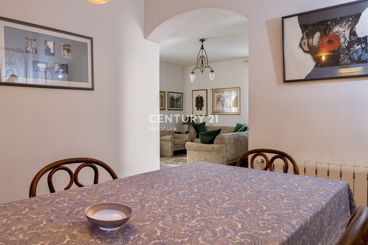 BRTONIGLA, RISTRUTTURATA CASA ISTRIANA