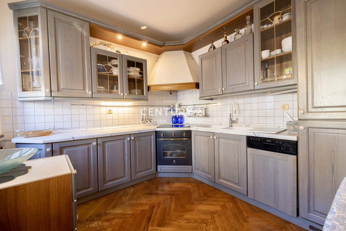 BRTONIGLA, RISTRUTTURATA CASA ISTRIANA