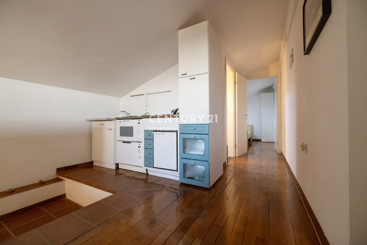 BRTONIGLA, RISTRUTTURATA CASA ISTRIANA