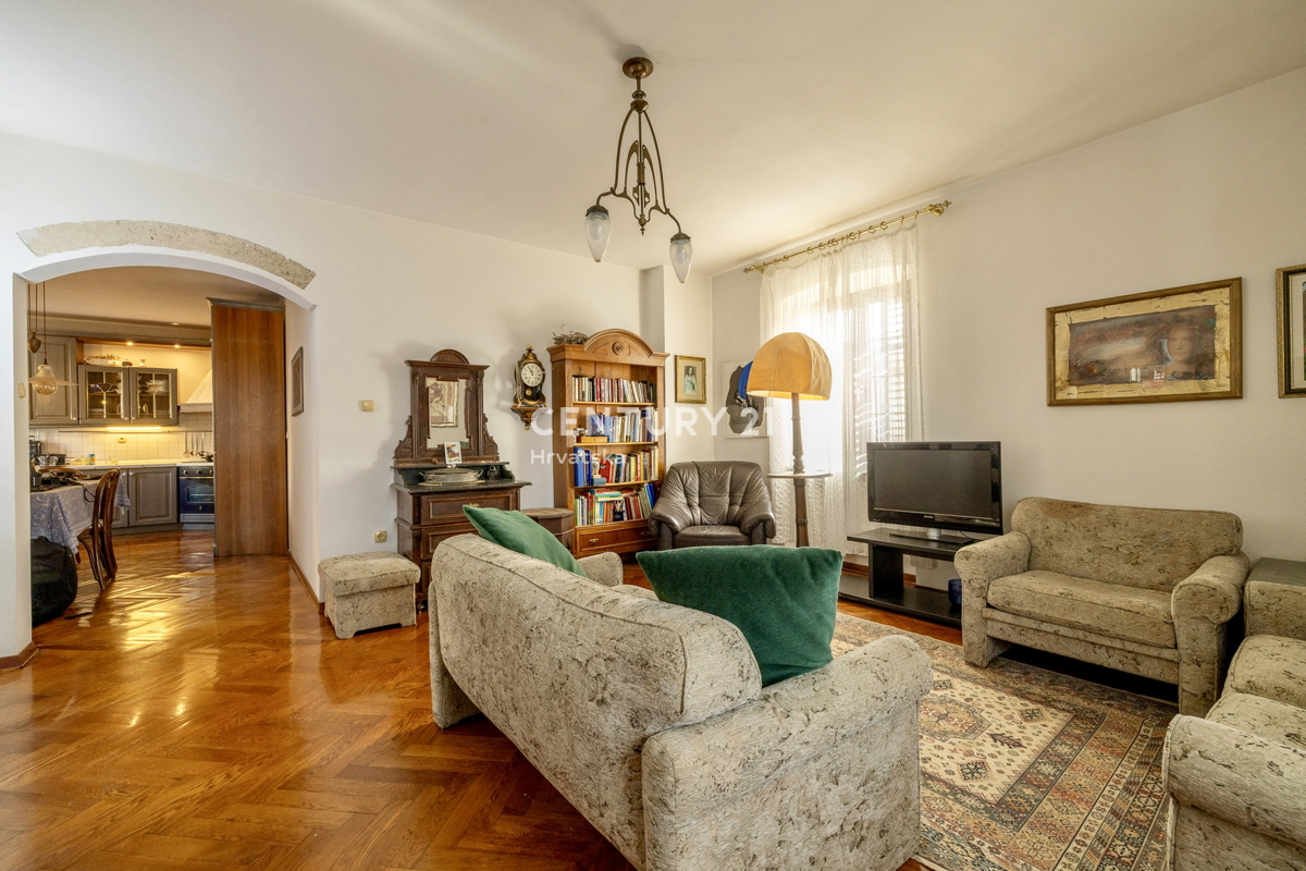 BRTONIGLA, RISTRUTTURATA CASA ISTRIANA