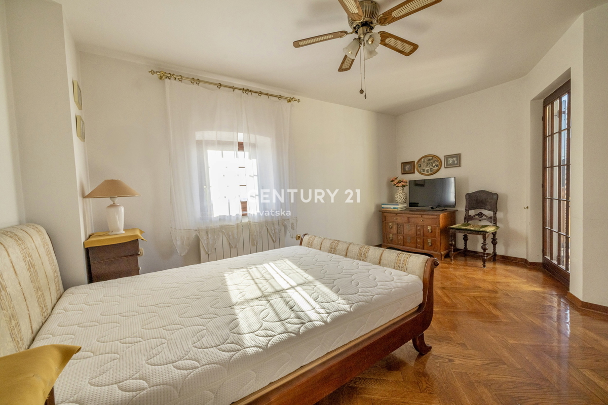 BRTONIGLA, RISTRUTTURATA CASA ISTRIANA