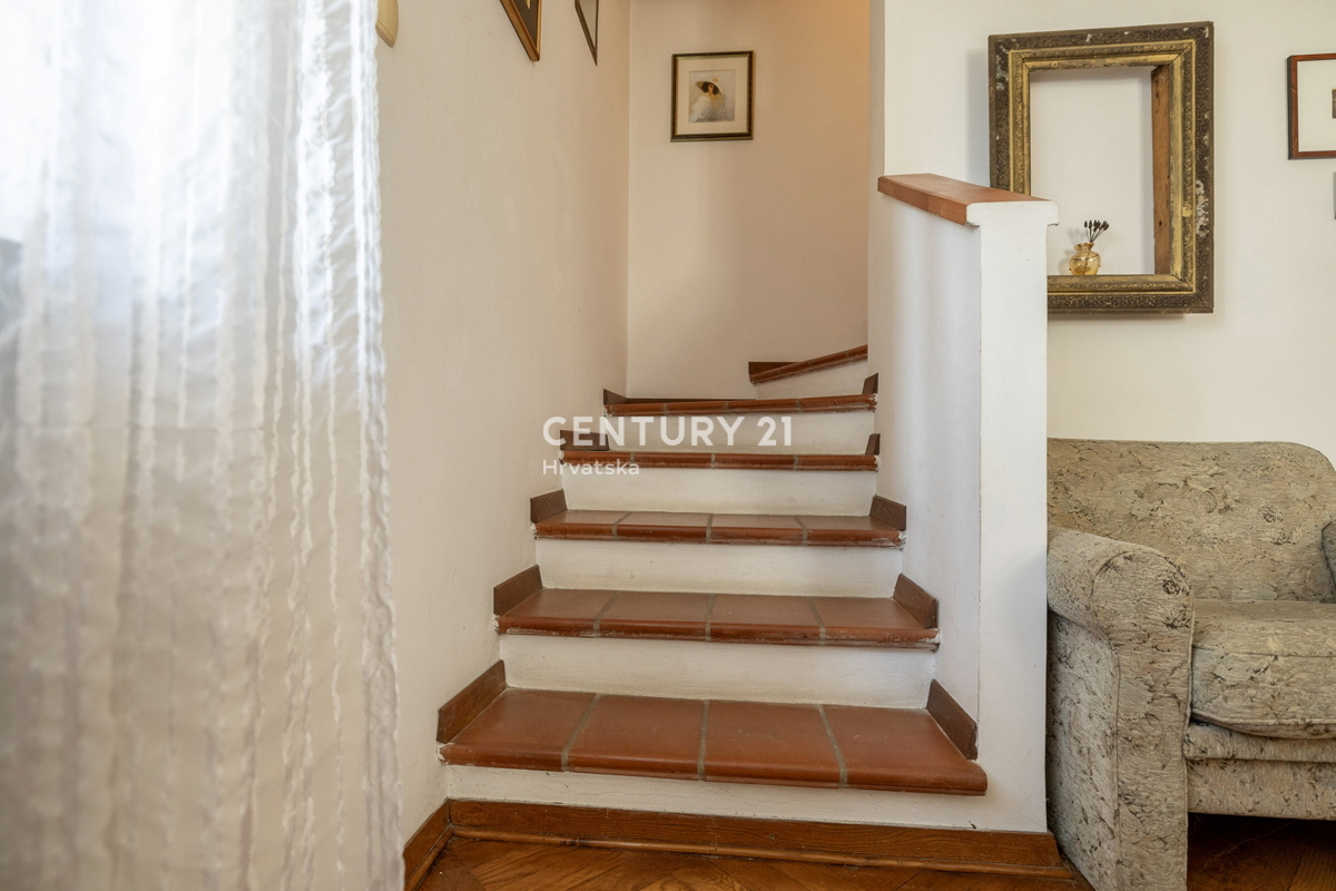 BRTONIGLA, RISTRUTTURATA CASA ISTRIANA