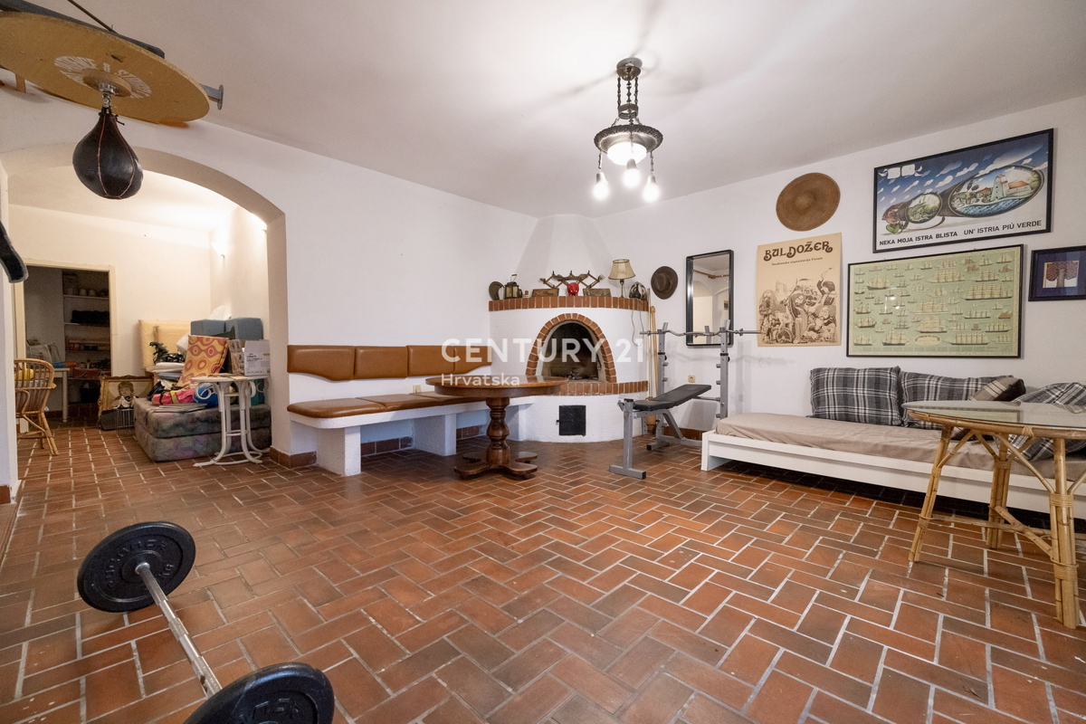 BRTONIGLA, RISTRUTTURATA CASA ISTRIANA