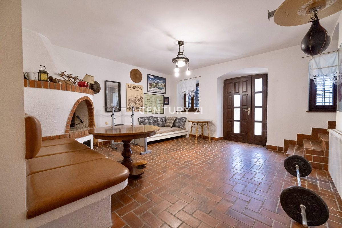 BRTONIGLA, RISTRUTTURATA CASA ISTRIANA