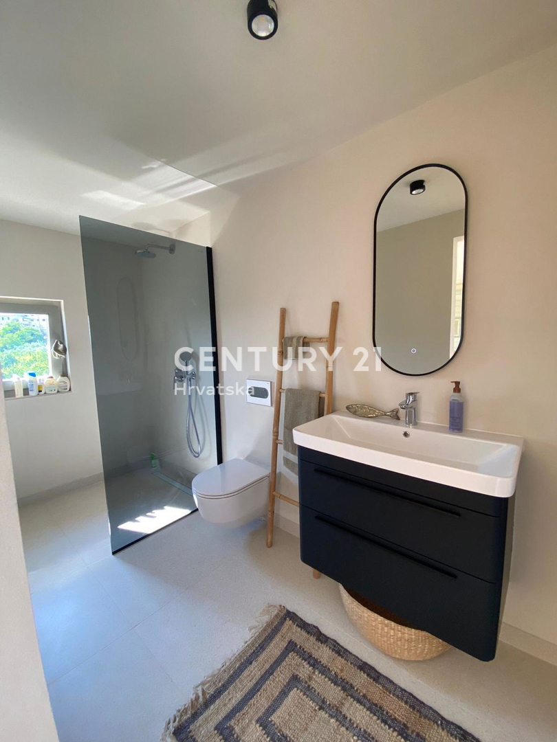 BUJE, CASA COMPLETAMENTE RISTRUTTURATA CON VISTA MARE