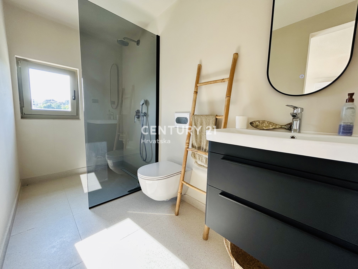 BUJE, CASA COMPLETAMENTE RISTRUTTURATA CON VISTA MARE