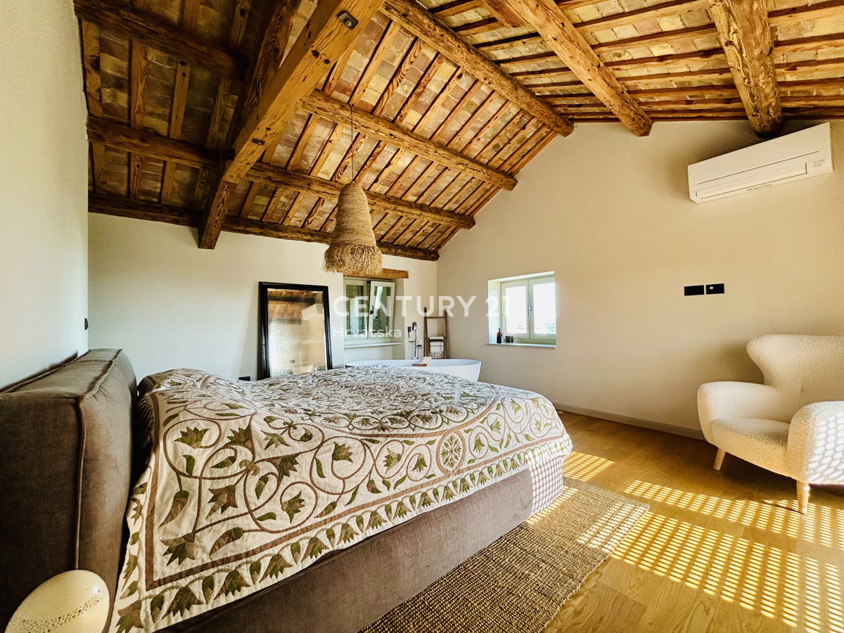 BUJE, CASA COMPLETAMENTE RISTRUTTURATA CON VISTA MARE