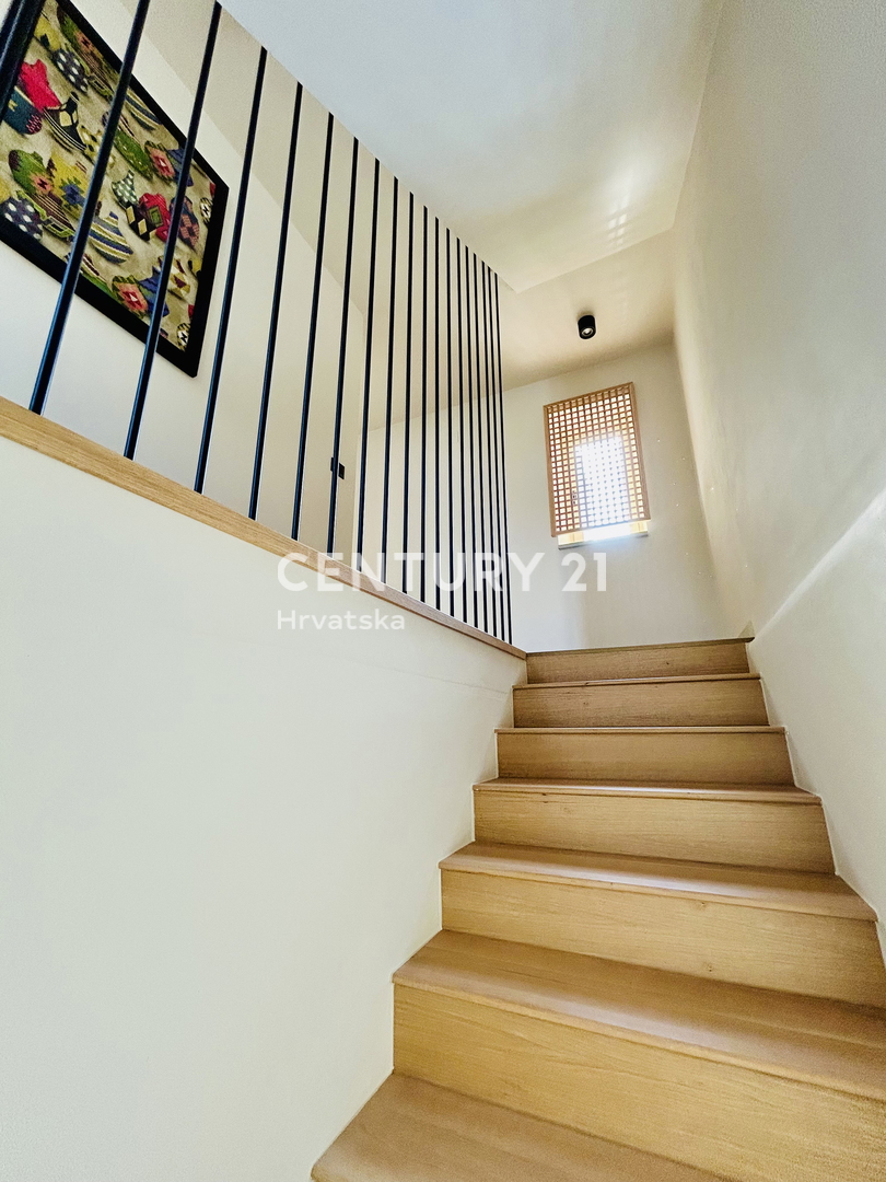 BUJE, CASA COMPLETAMENTE RISTRUTTURATA CON VISTA MARE