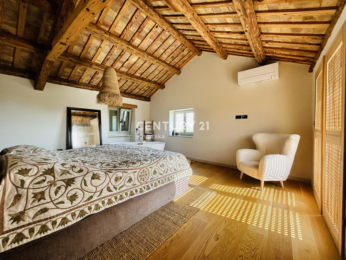 BUJE, CASA COMPLETAMENTE RISTRUTTURATA CON VISTA MARE