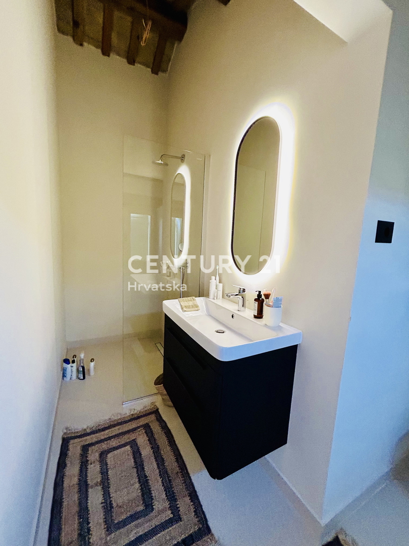 BUJE, CASA COMPLETAMENTE RISTRUTTURATA CON VISTA MARE