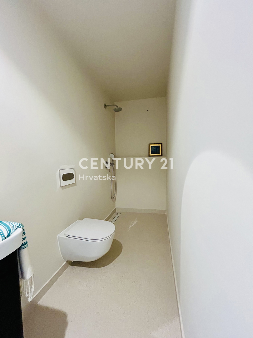 BUJE, CASA COMPLETAMENTE RISTRUTTURATA CON VISTA MARE