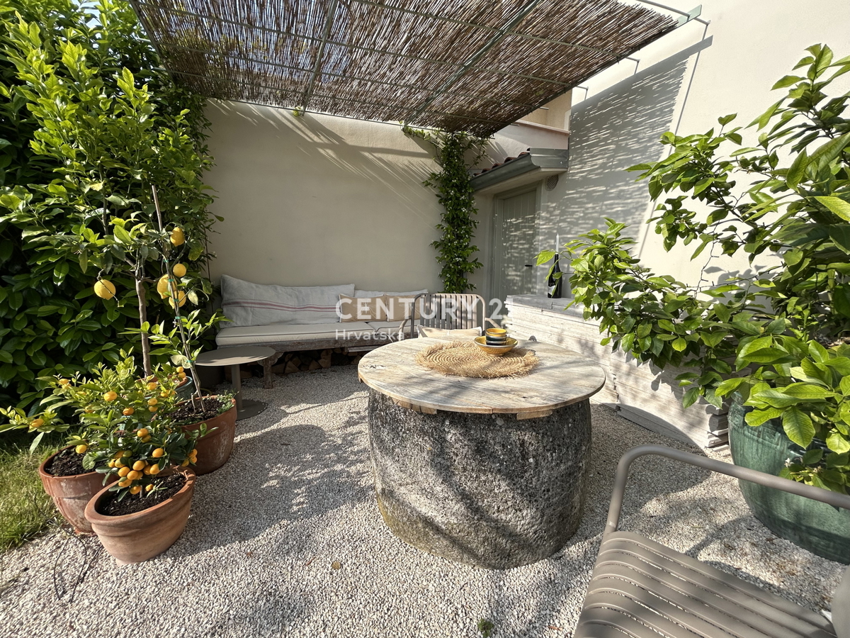 BUJE, CASA COMPLETAMENTE RISTRUTTURATA CON VISTA MARE