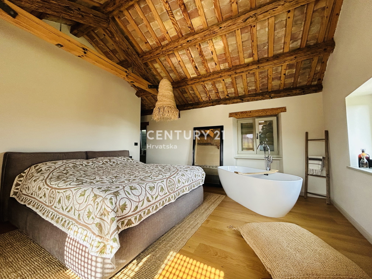 BUJE, CASA COMPLETAMENTE RISTRUTTURATA CON VISTA MARE