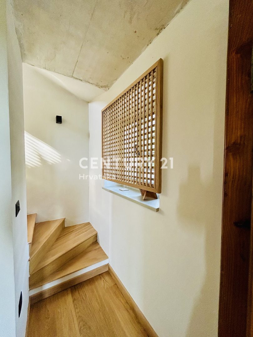 BUJE, CASA COMPLETAMENTE RISTRUTTURATA CON VISTA MARE