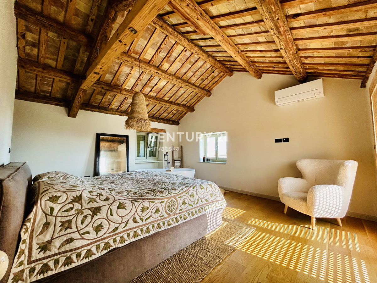 BUJE, CASA COMPLETAMENTE RISTRUTTURATA CON VISTA MARE