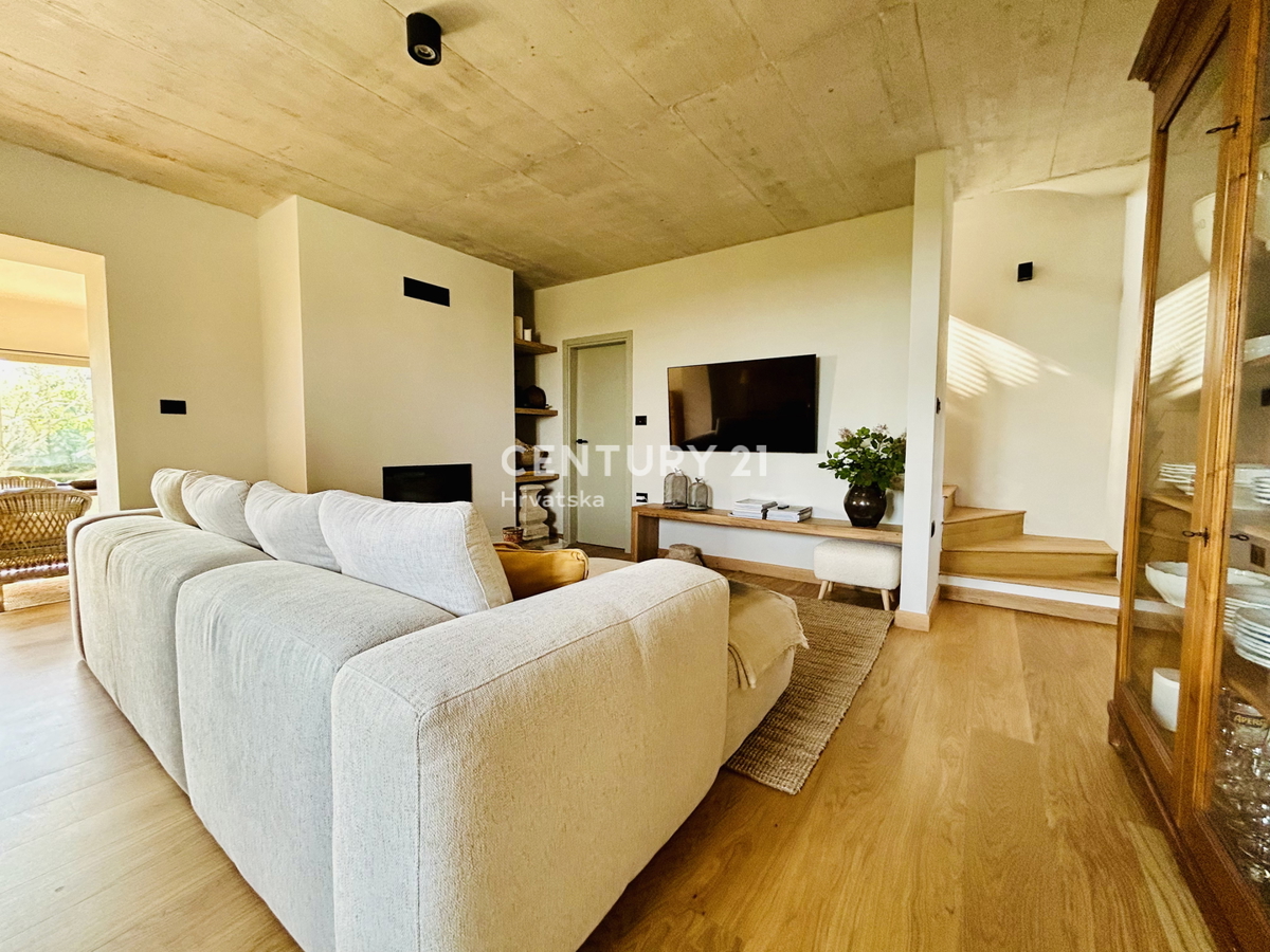 BUJE, CASA COMPLETAMENTE RISTRUTTURATA CON VISTA MARE