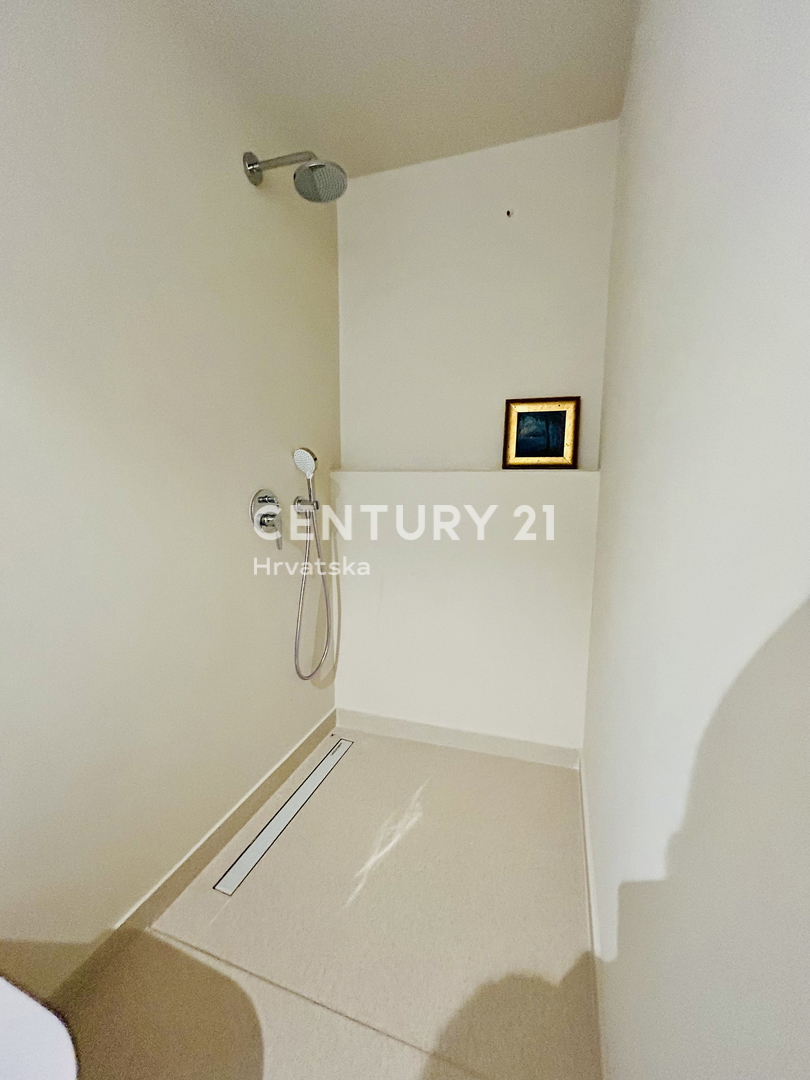 BUJE, CASA COMPLETAMENTE RISTRUTTURATA CON VISTA MARE