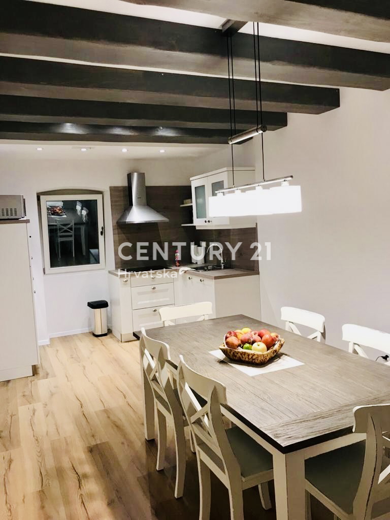 UMAGO, DINTORNI, Eccellente casa a soli 300 metri dalla spiaggia