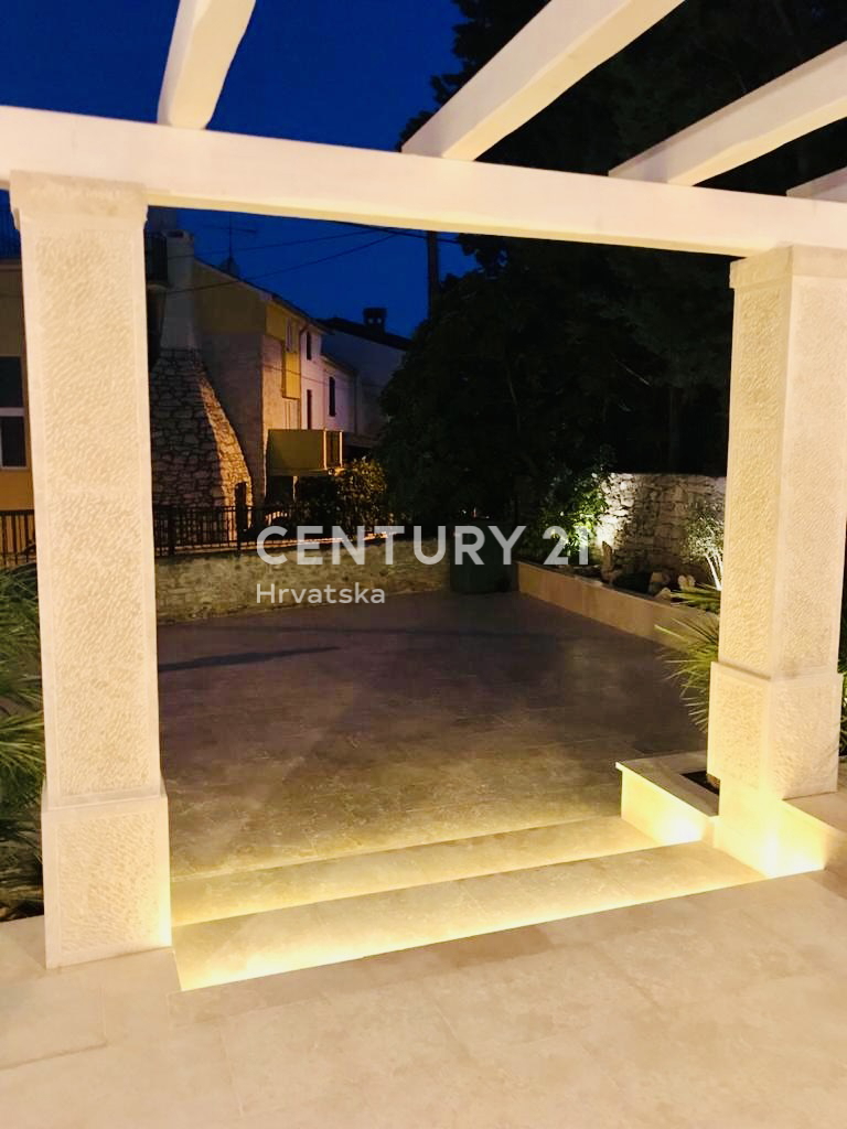 UMAGO, DINTORNI, Eccellente casa a soli 300 metri dalla spiaggia