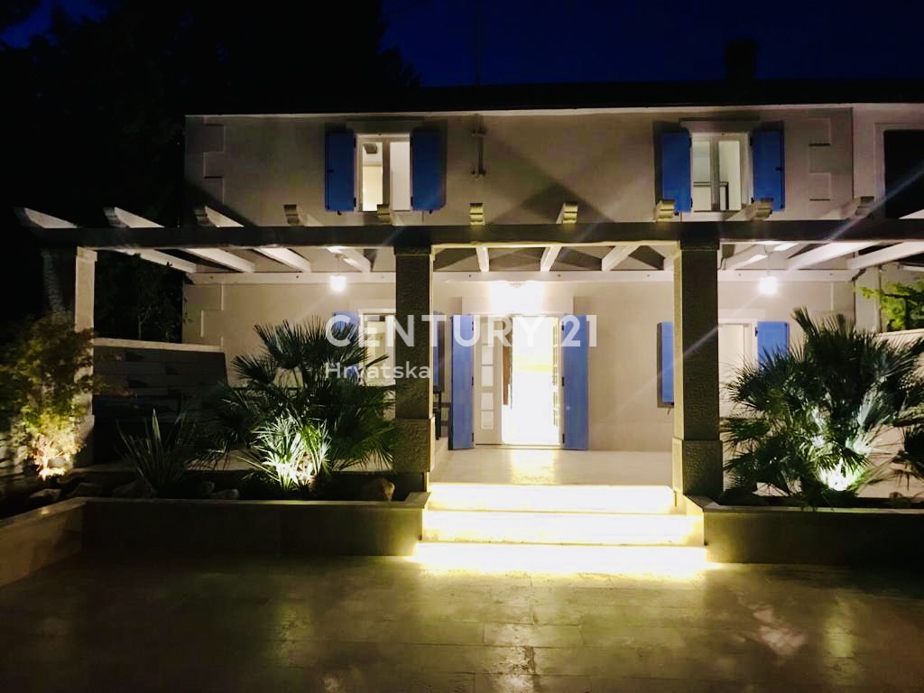 UMAGO, DINTORNI, Eccellente casa a soli 300 metri dalla spiaggia